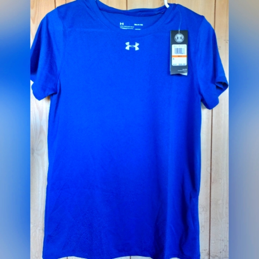 Womans underarmour short sleeve shirt